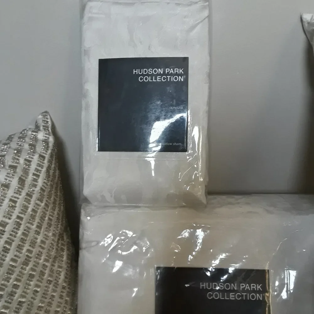 Hudson Park Quartzite Queen Duvet, Sham, 2 Decorative Pillows